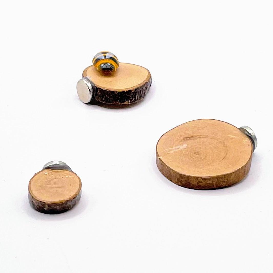 3 Wooden Stepping Stones with Mini Bumblebee - Decor - For Jumping Spiders - Opus Vita