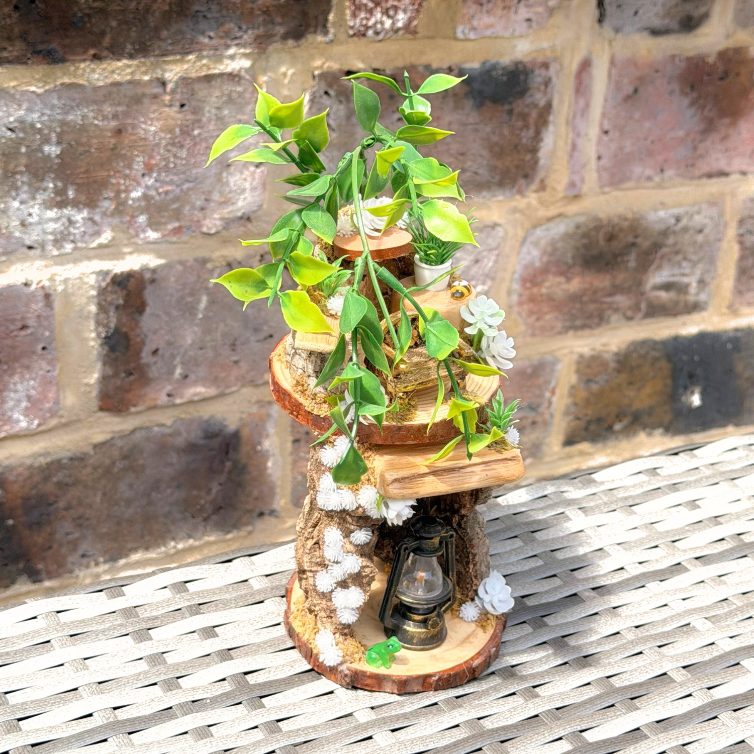 Spider Island - Lantern Hollow - Enclosure Decor